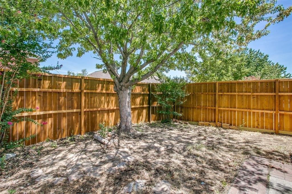 Chapman Dr, Carrollton, TX 75010