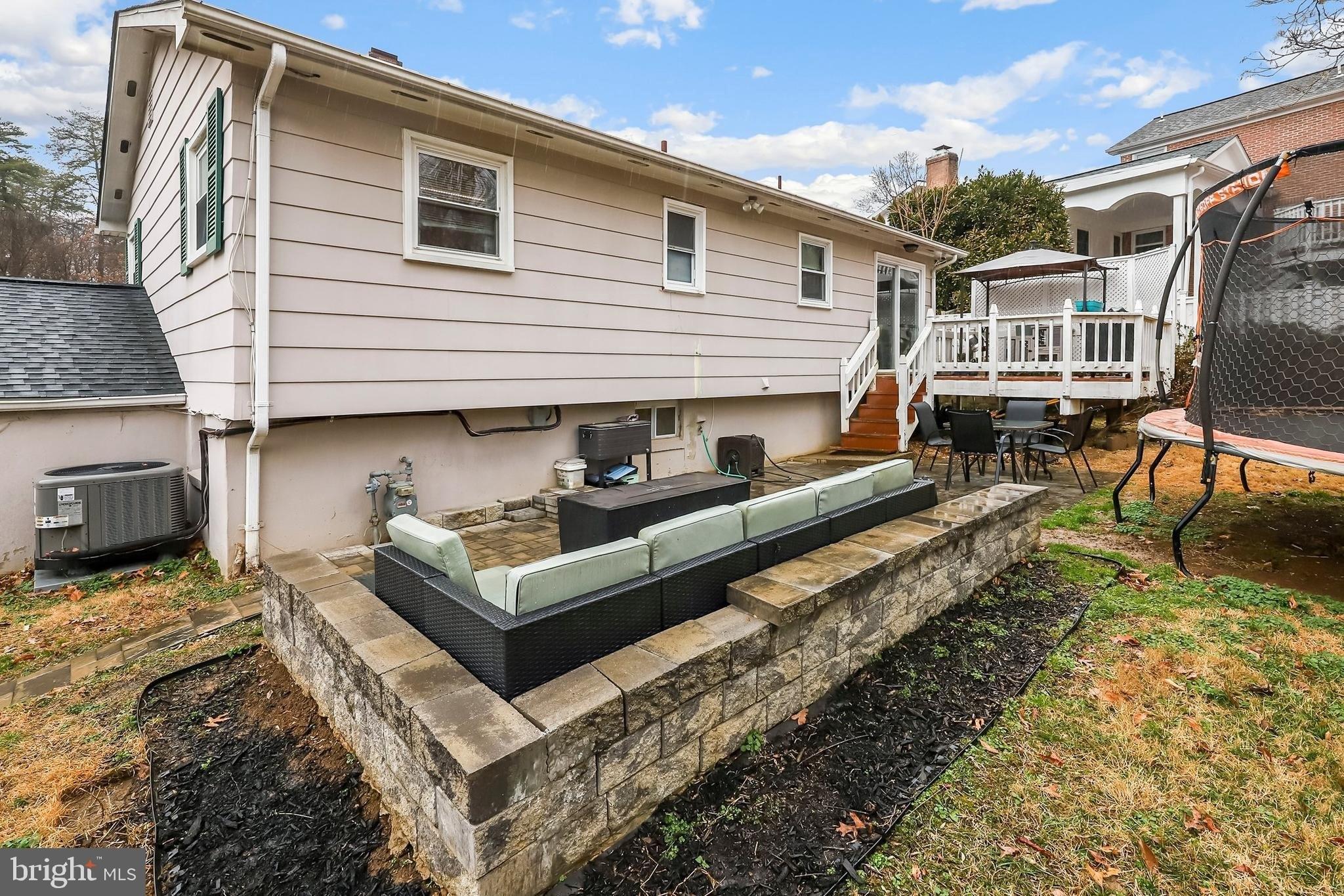 Dunbar Ln, Woodbridge, VA 22193