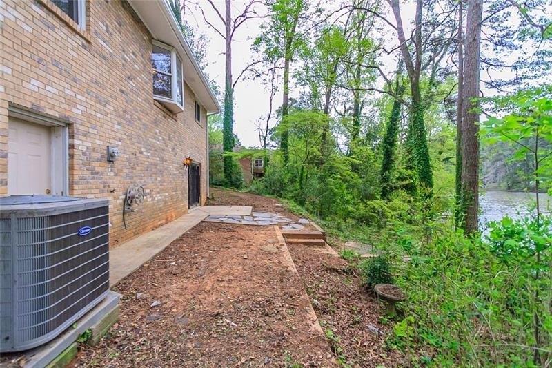 Kenilworth Cir, Stone Mountain, GA 30083