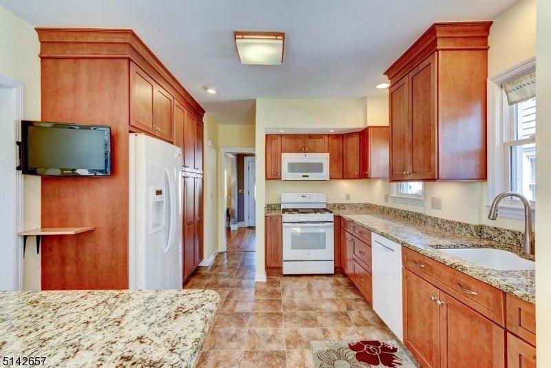 Codington Pl, Somerville, NJ 08876