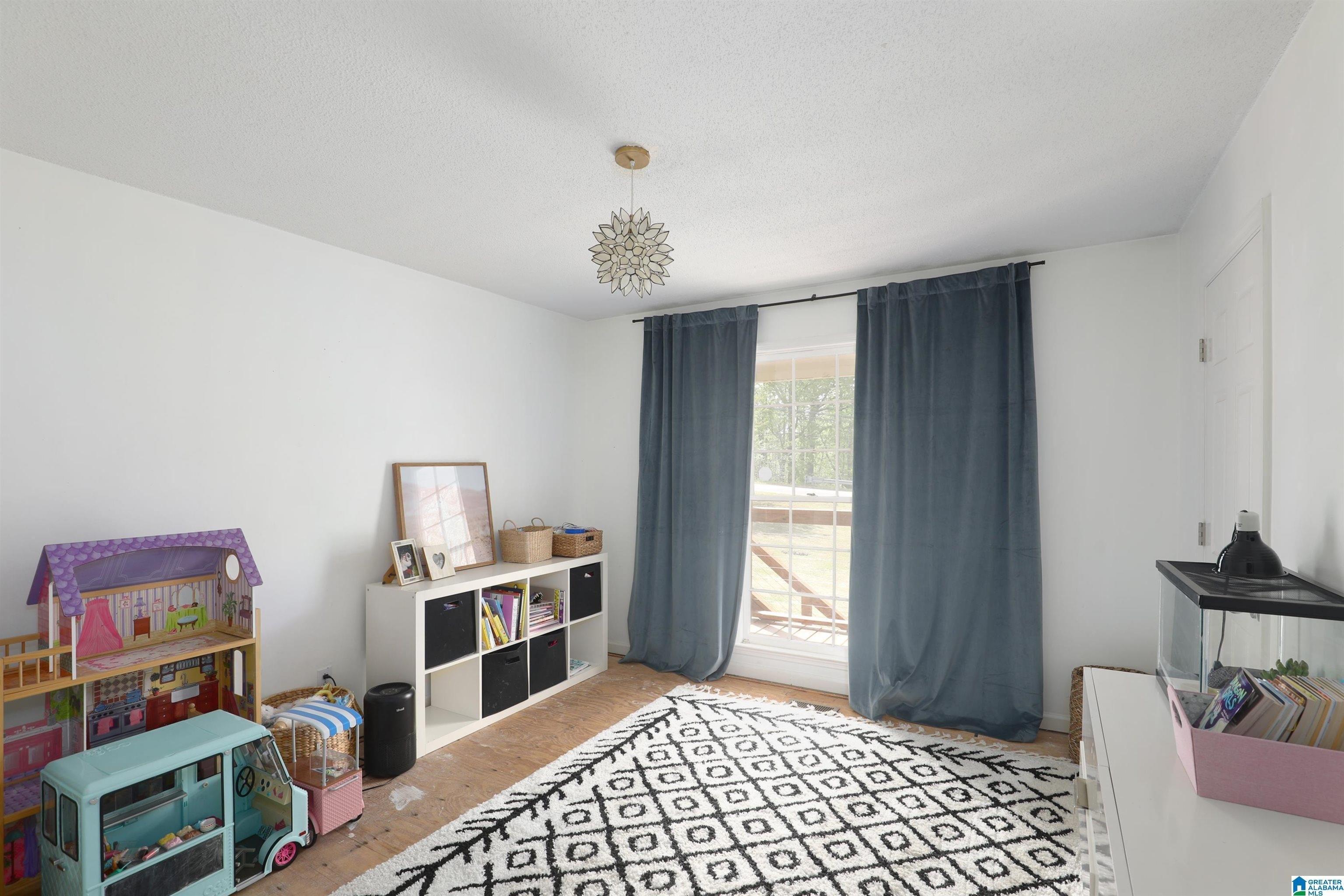 S Shades Crest Rd, Hoover, AL 35244