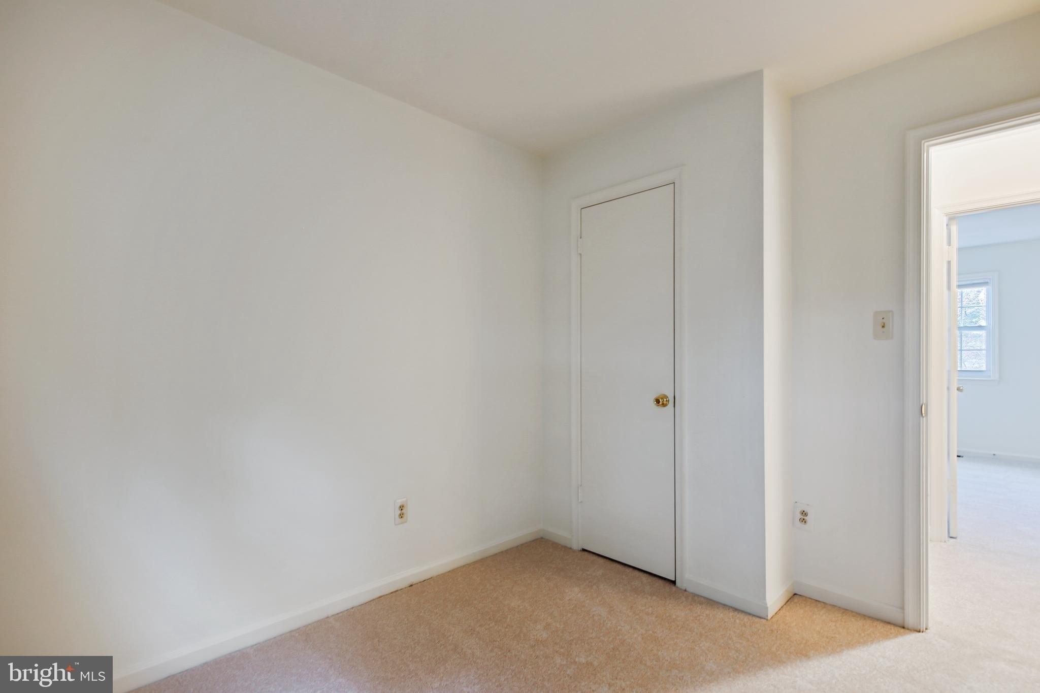 Lee Landing Dr, Falls Church, VA 22043