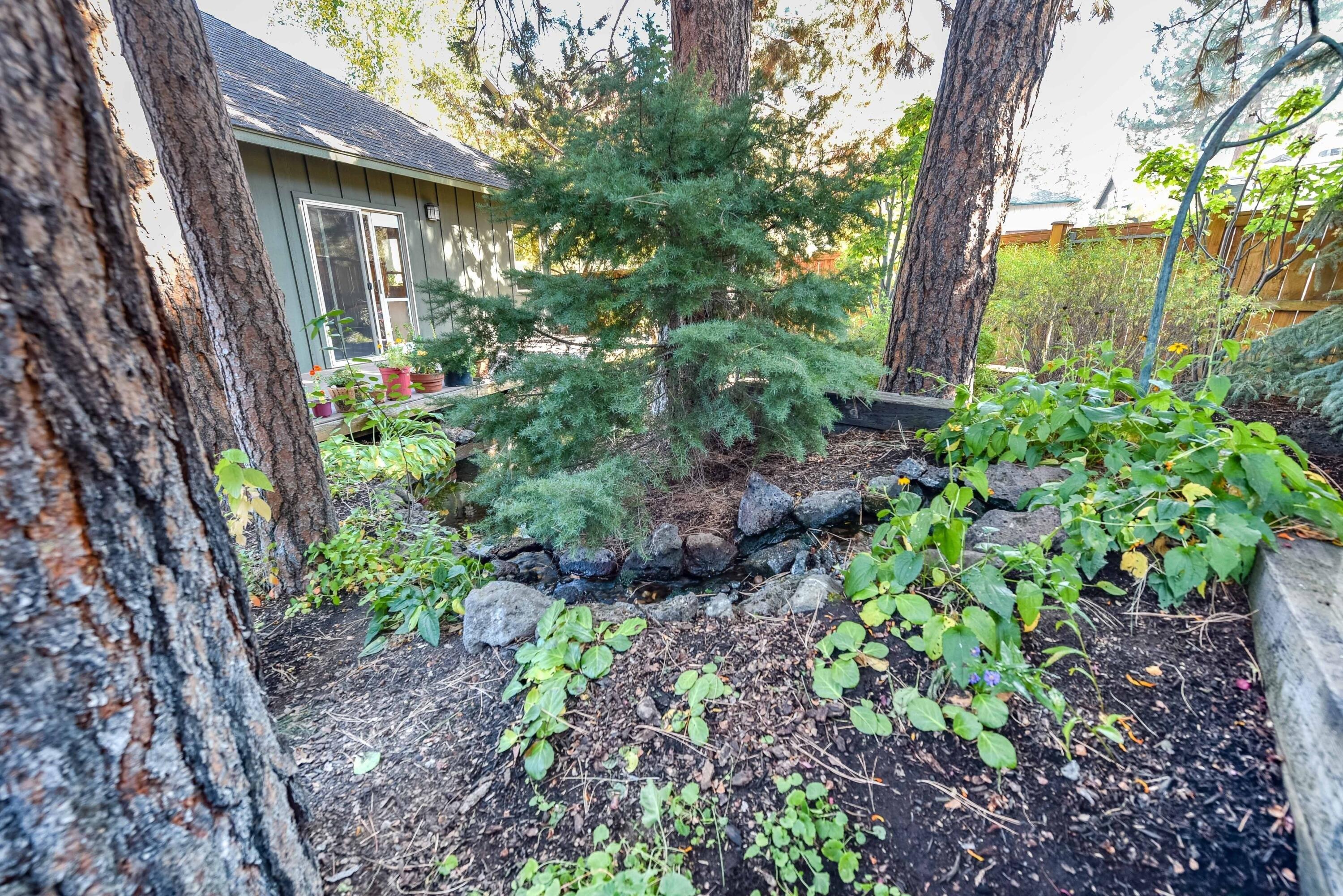 Crested Butte Ln, Bend, OR 97702