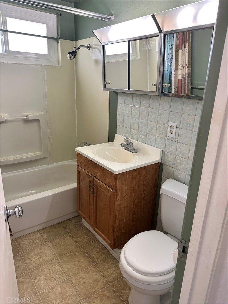 W Dogwood Ave, Anaheim, CA 92801