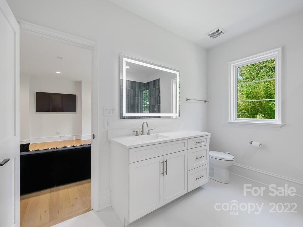 Mammoth Oaks Dr, Charlotte, NC 28270