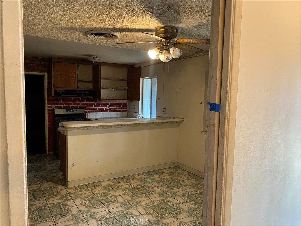La Valle St, Sylmar, CA 91342