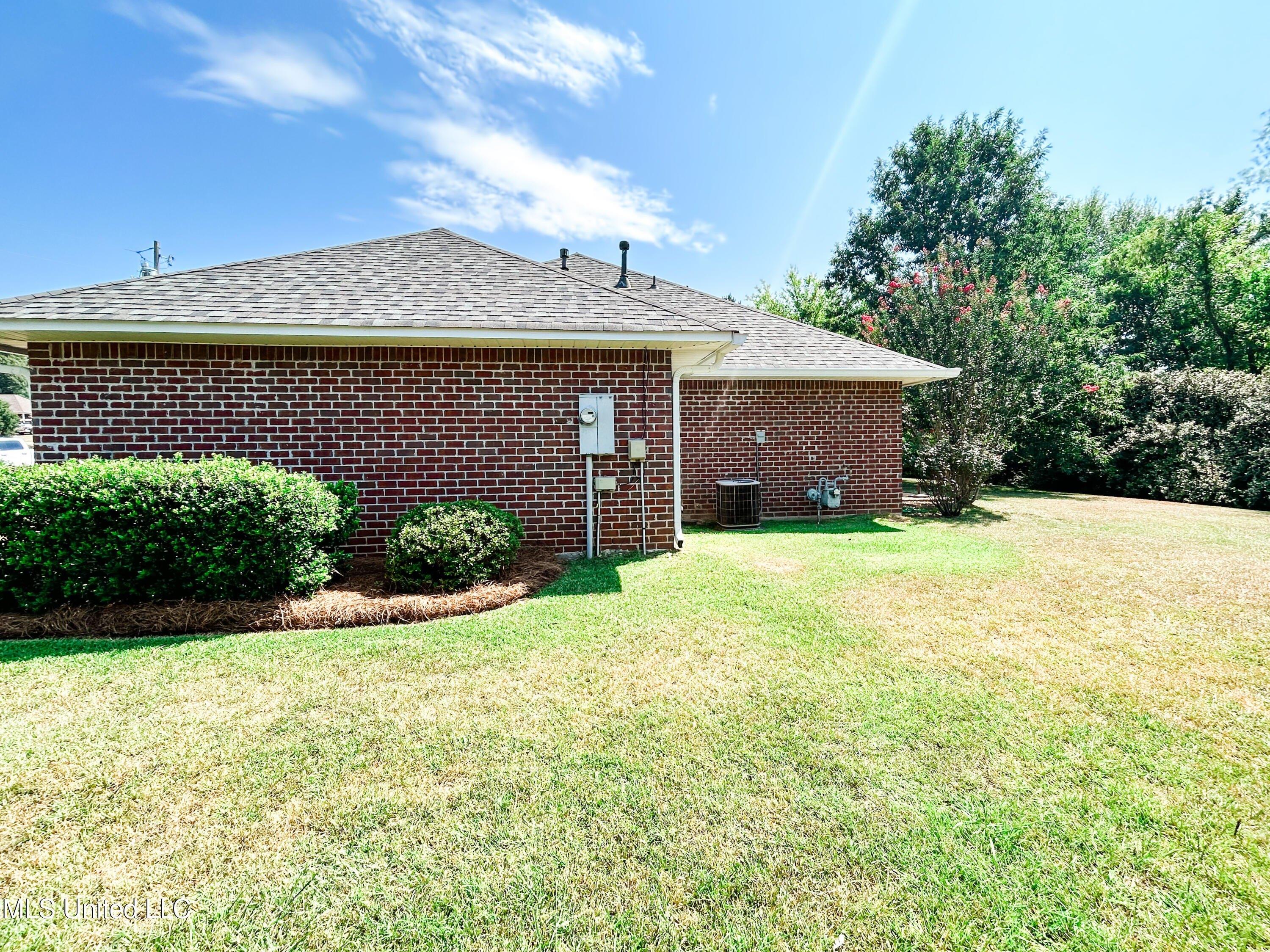 Eaglewood Dr, Florence, MS 39073