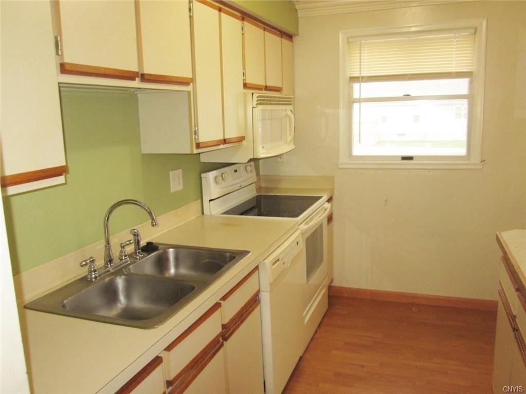 Alfred Dr, Liverpool, NY 13090