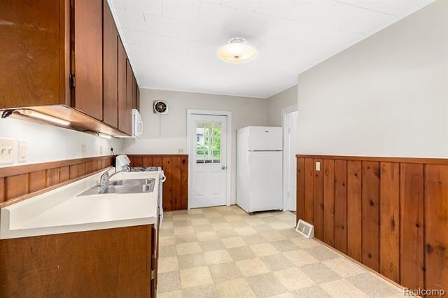S Broad St, Holly, MI 48442