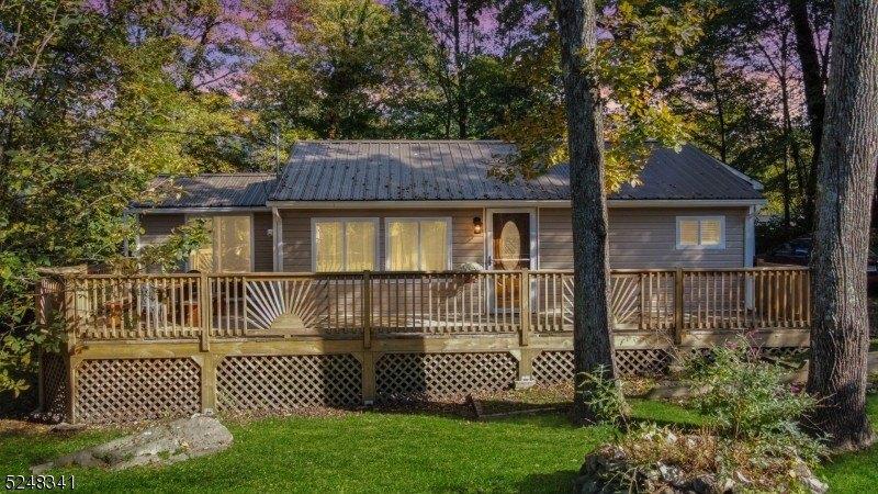 Birch Rd, Highland Lakes, NJ 07422
