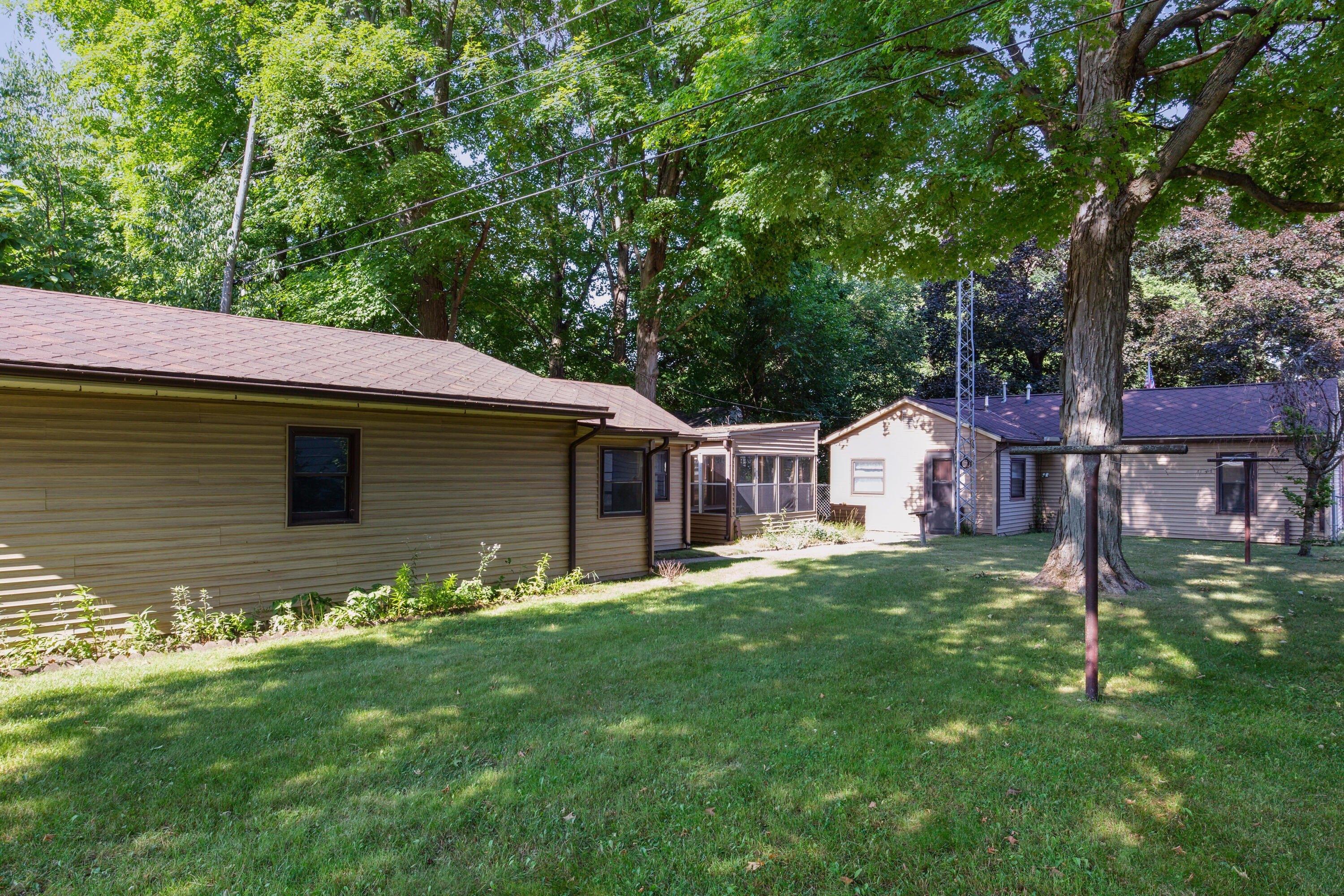Lewis Dr, Niles, MI 49120