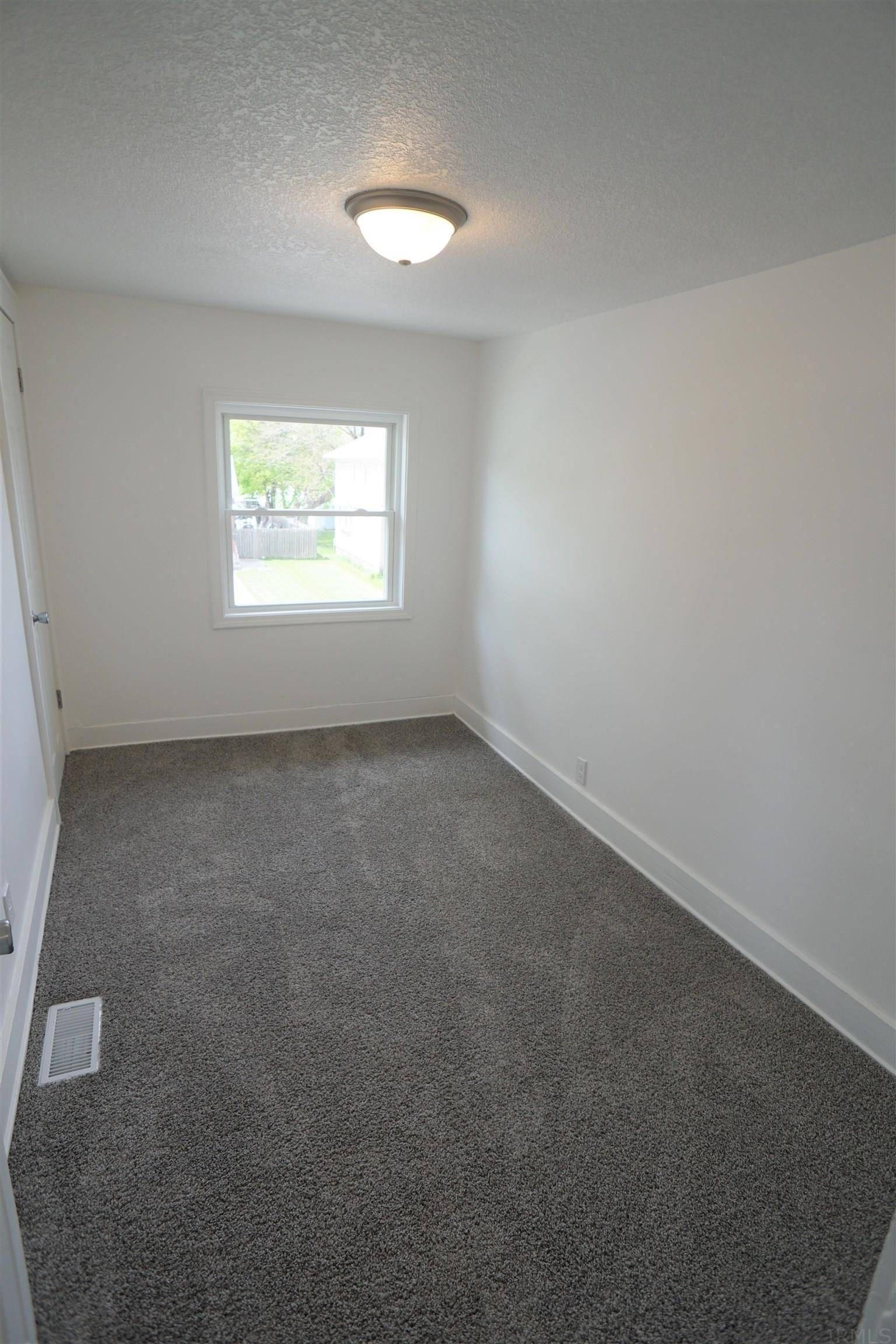 Smith St, Fort Wayne, IN 46806