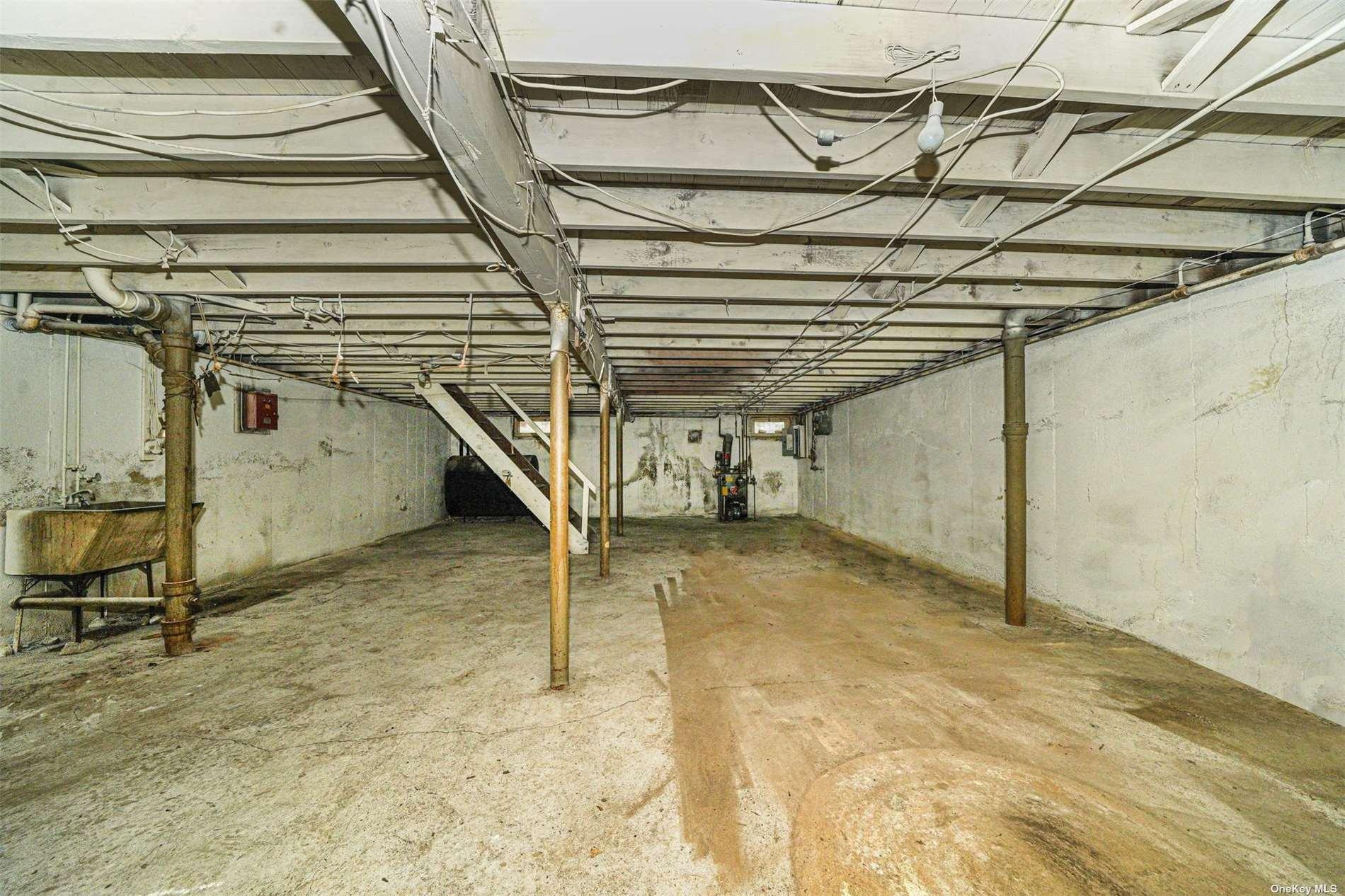 Dakota St, Hicksville, NY 11801