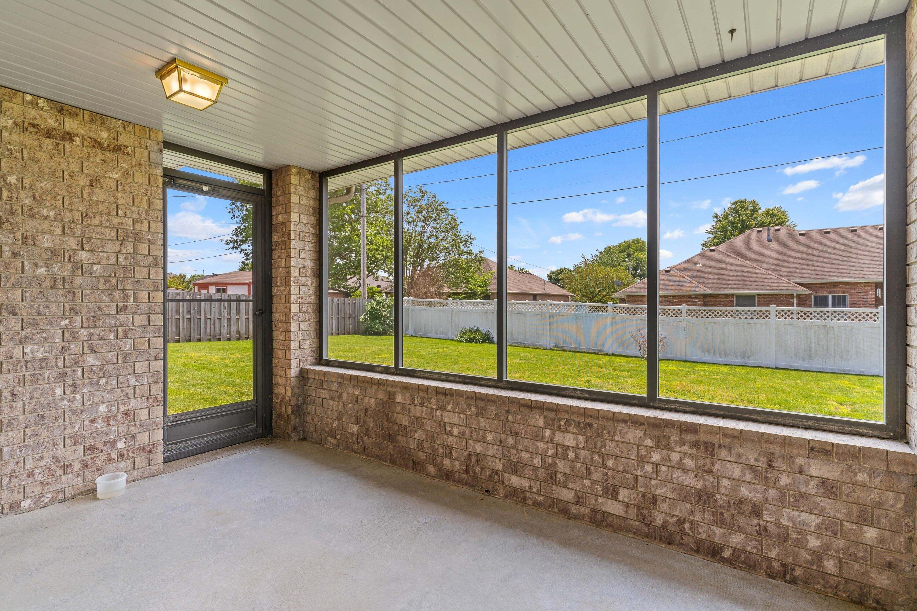 E Inman St, Springfield, MO 65804