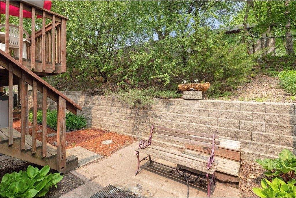 Edgehill Ct, Saint Paul, MN 55109