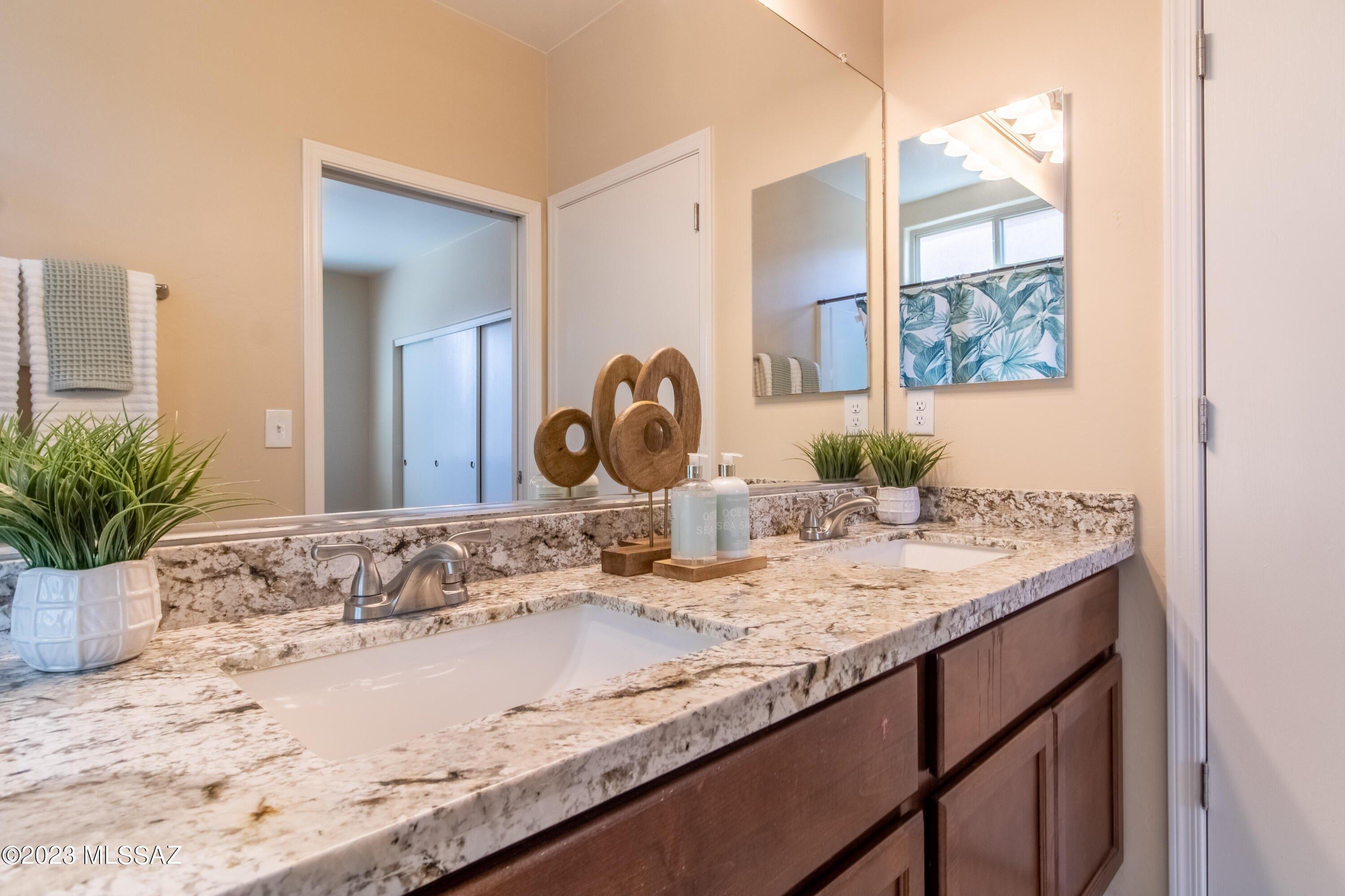 E Koufax Ln, Tucson, AZ 85756