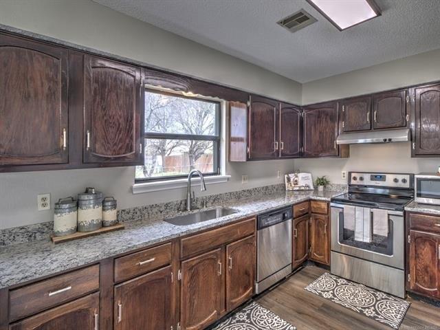 Clearview Dr, Bartlesville, OK 74006