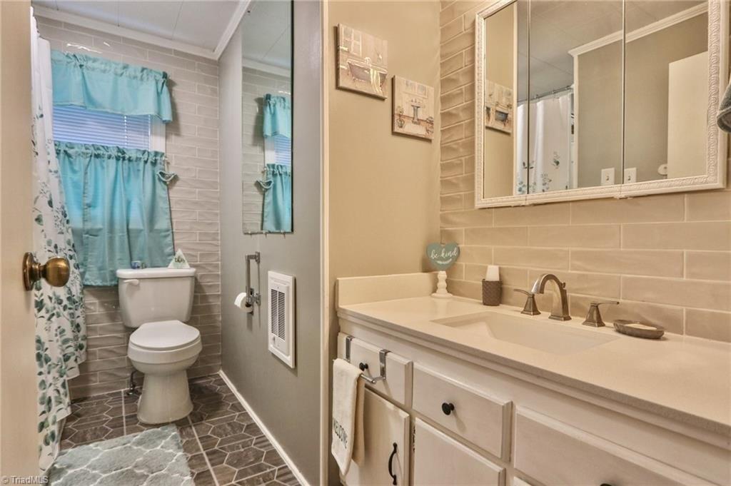 Loff St, Jonesville, NC 28642