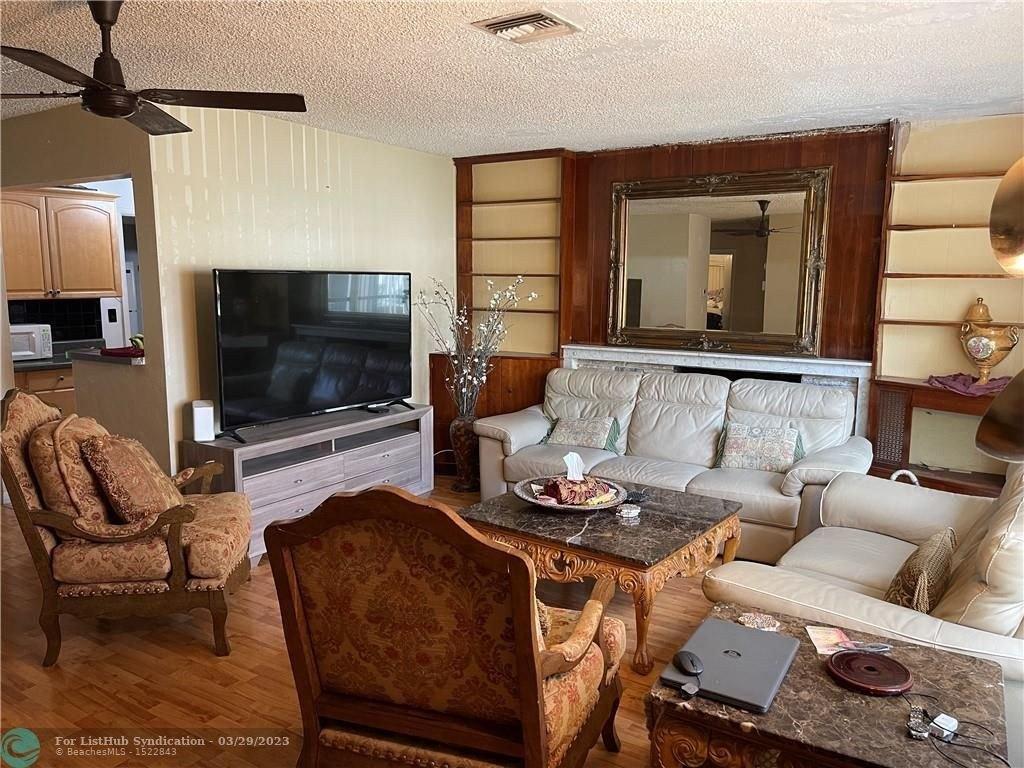 Se 7th St, Dania, FL 33004