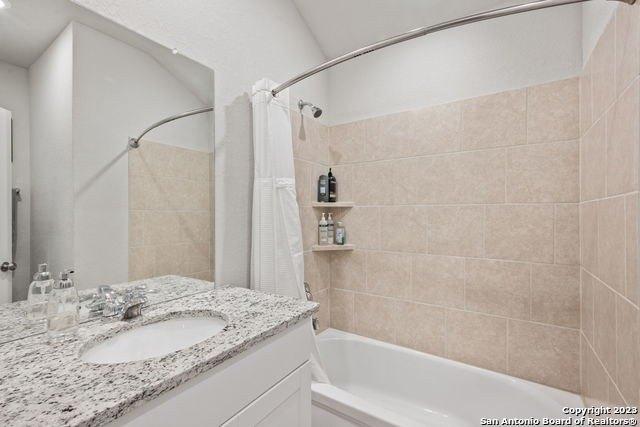 Agave Cir, Jourdanton, TX 78026