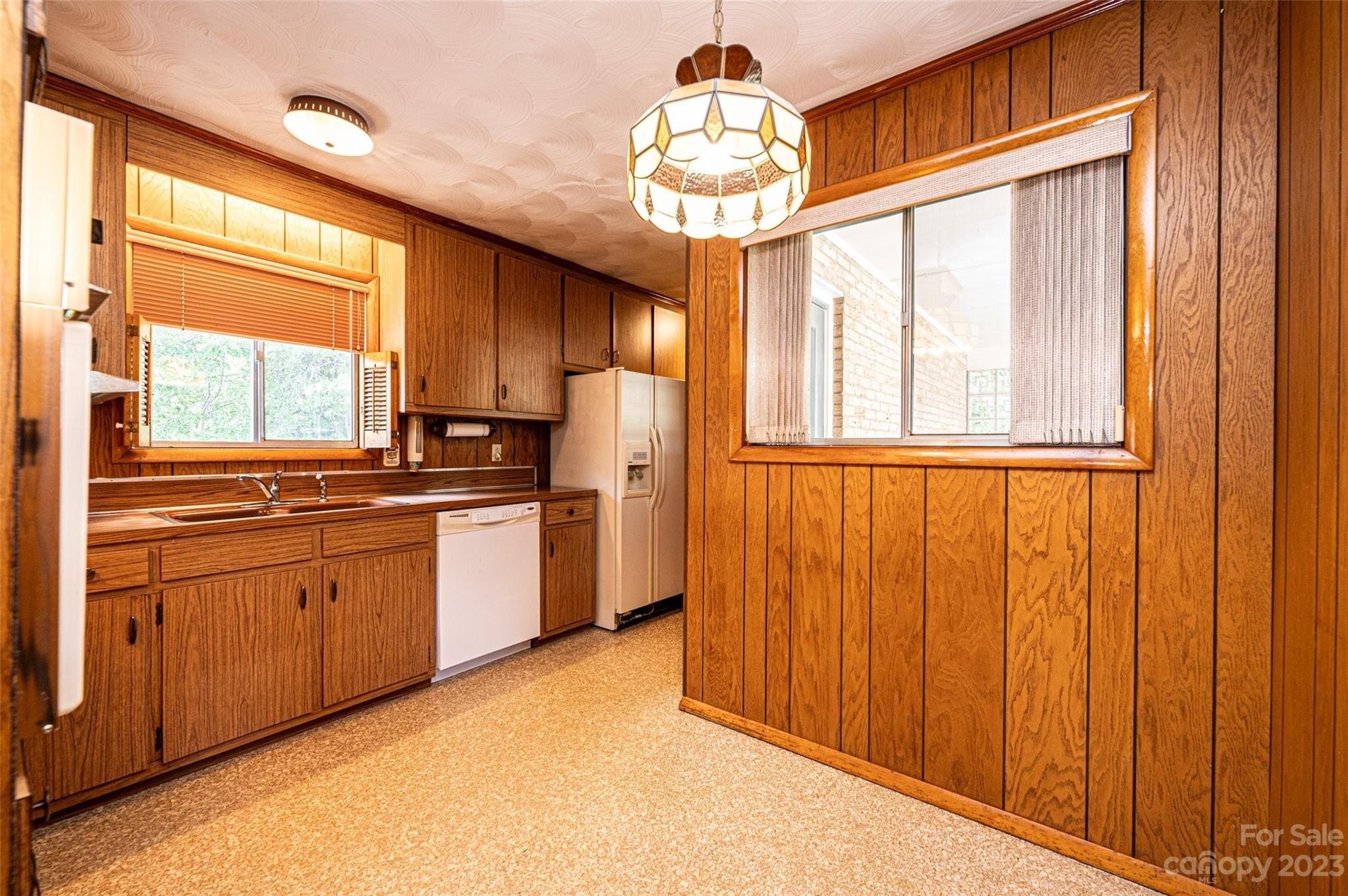 Ac Little Dr, Newton, NC 28658