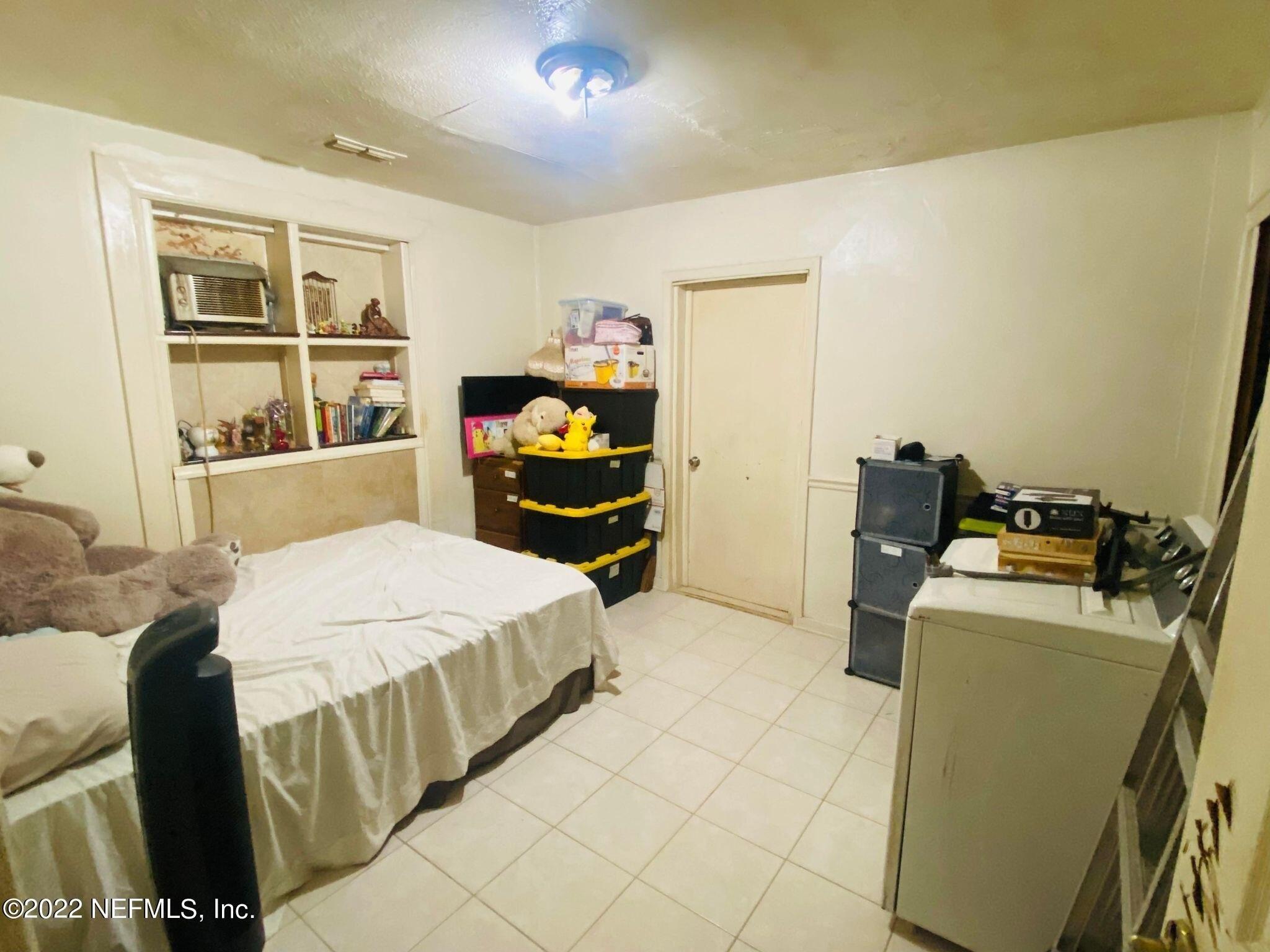 Pangola Dr, Jacksonville, FL 32205
