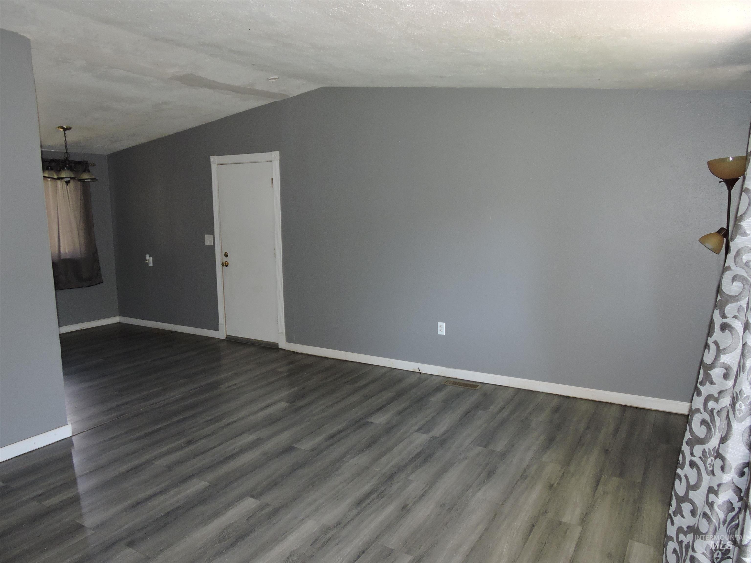 Chestnut St, Mountain Home, ID 83647