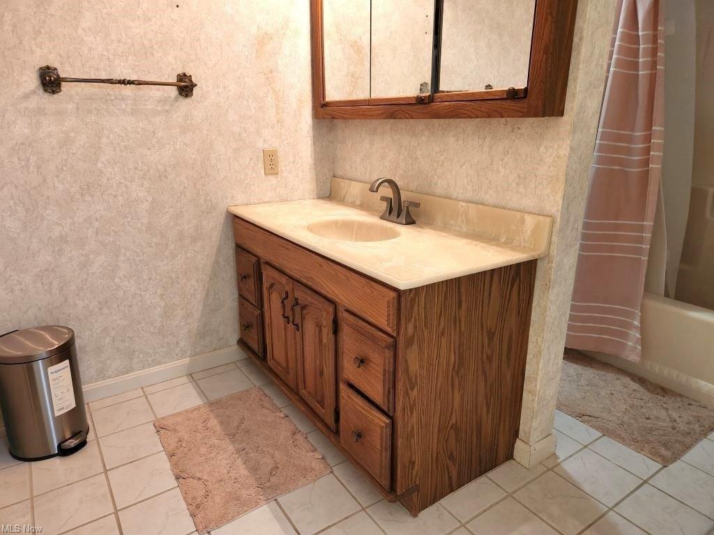 Trumbull Dr, Hudson, OH 44236