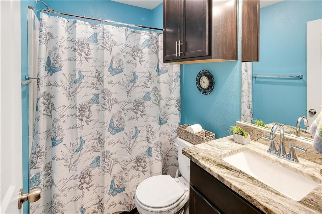 Dove Ct, Navasota, TX 77868