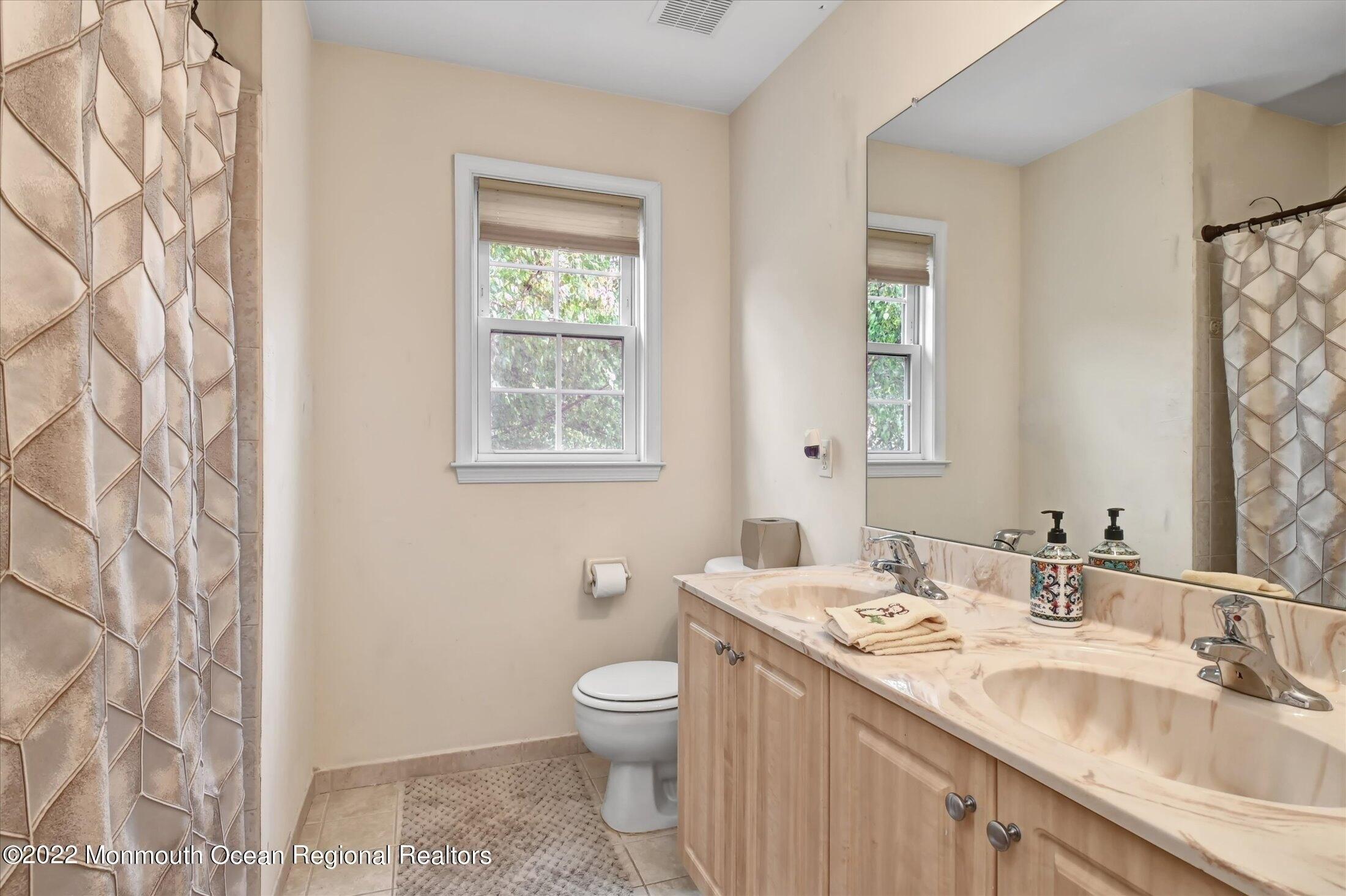 Gordon Ave, Spotswood, NJ 08884