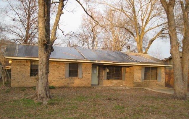 Paul St, Mc Gehee, AR 71654