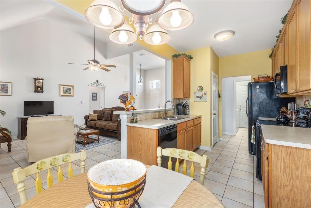 Mattie Ln, Lake Dallas, TX 75065