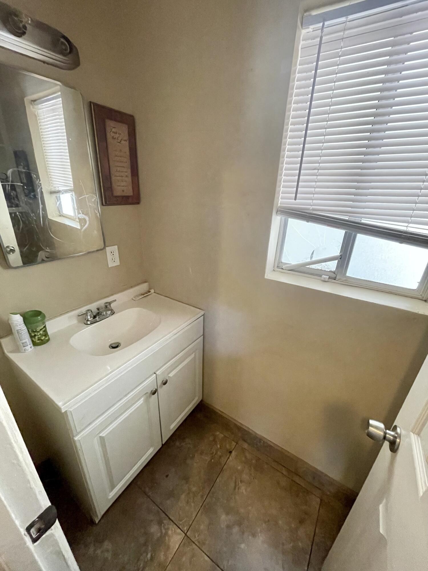 Edwards Ave, Bakersfield, CA 93306
