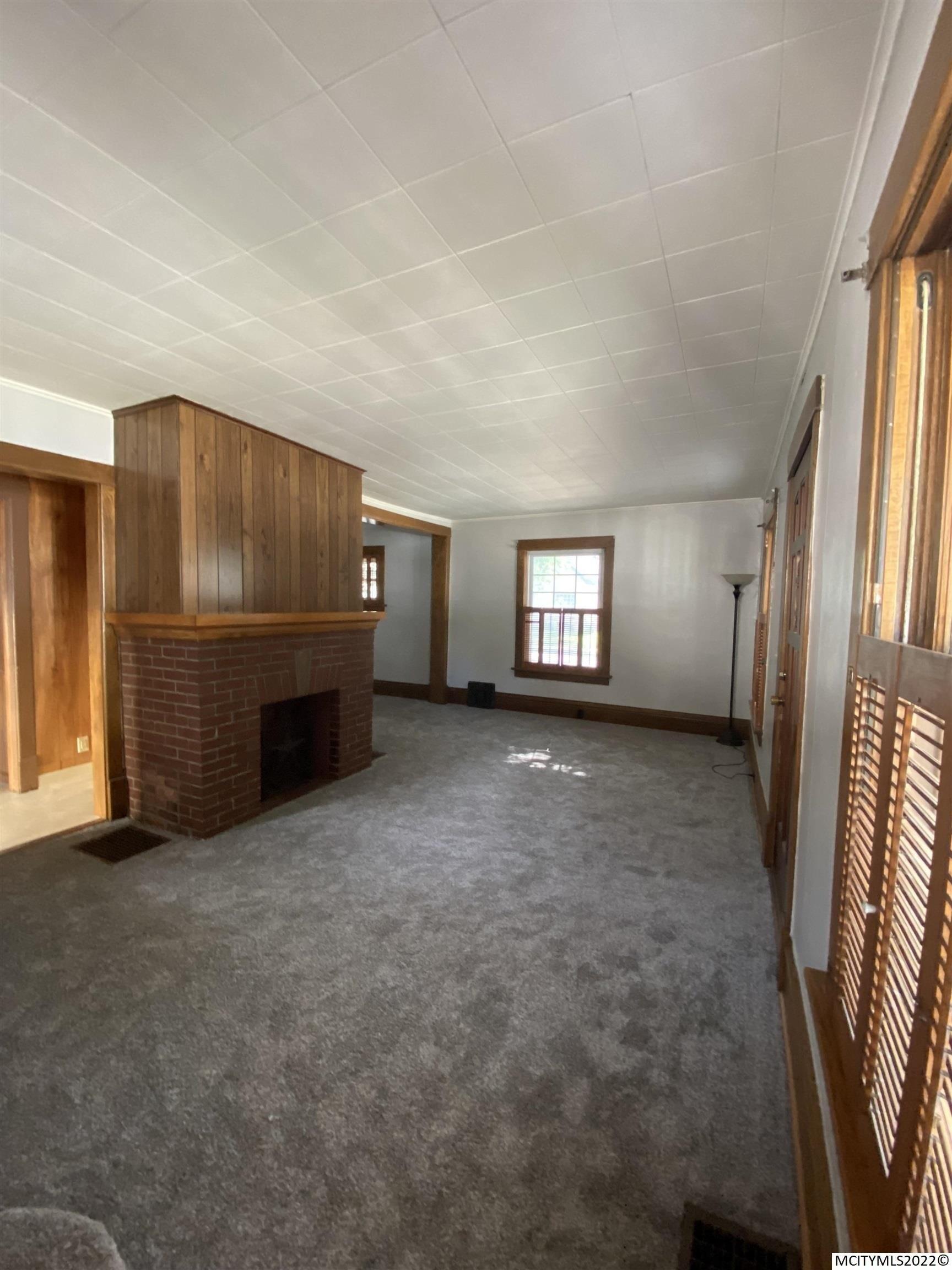 10th St Nw, Mason City, IA 50401