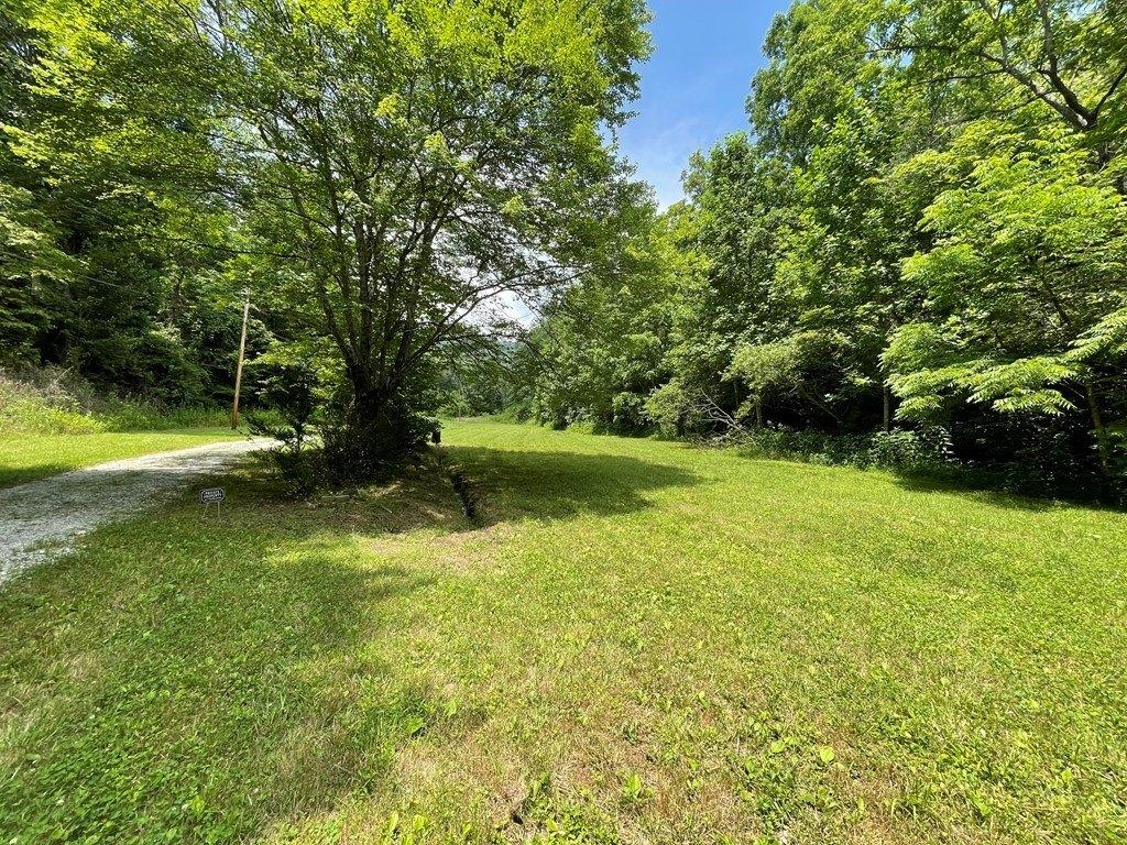 Cotton Rd, Franklin, NC 28734