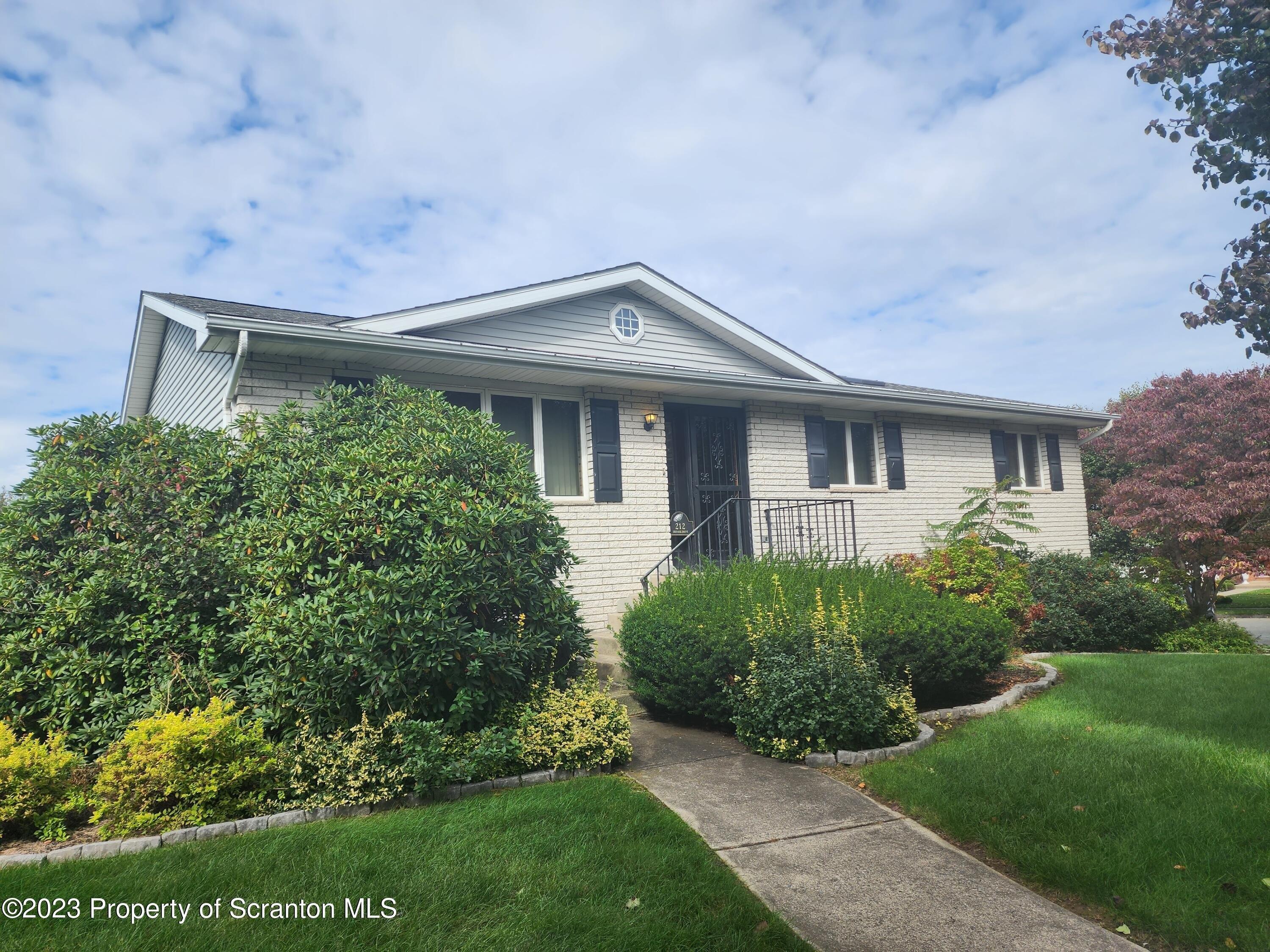 Swinick Dr, Dunmore, PA 18512
