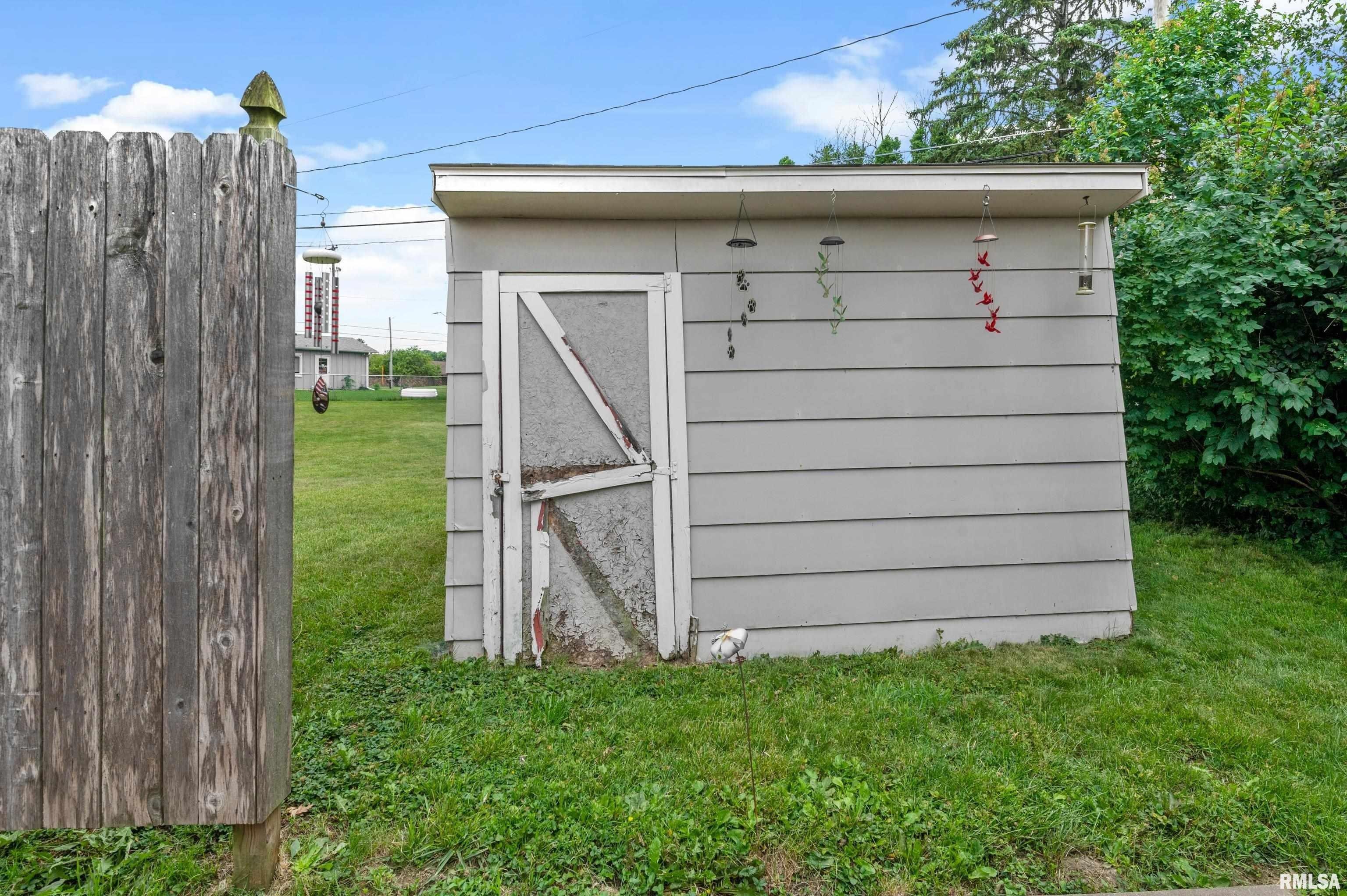 Lakewood Dr, Bettendorf, IA 52722