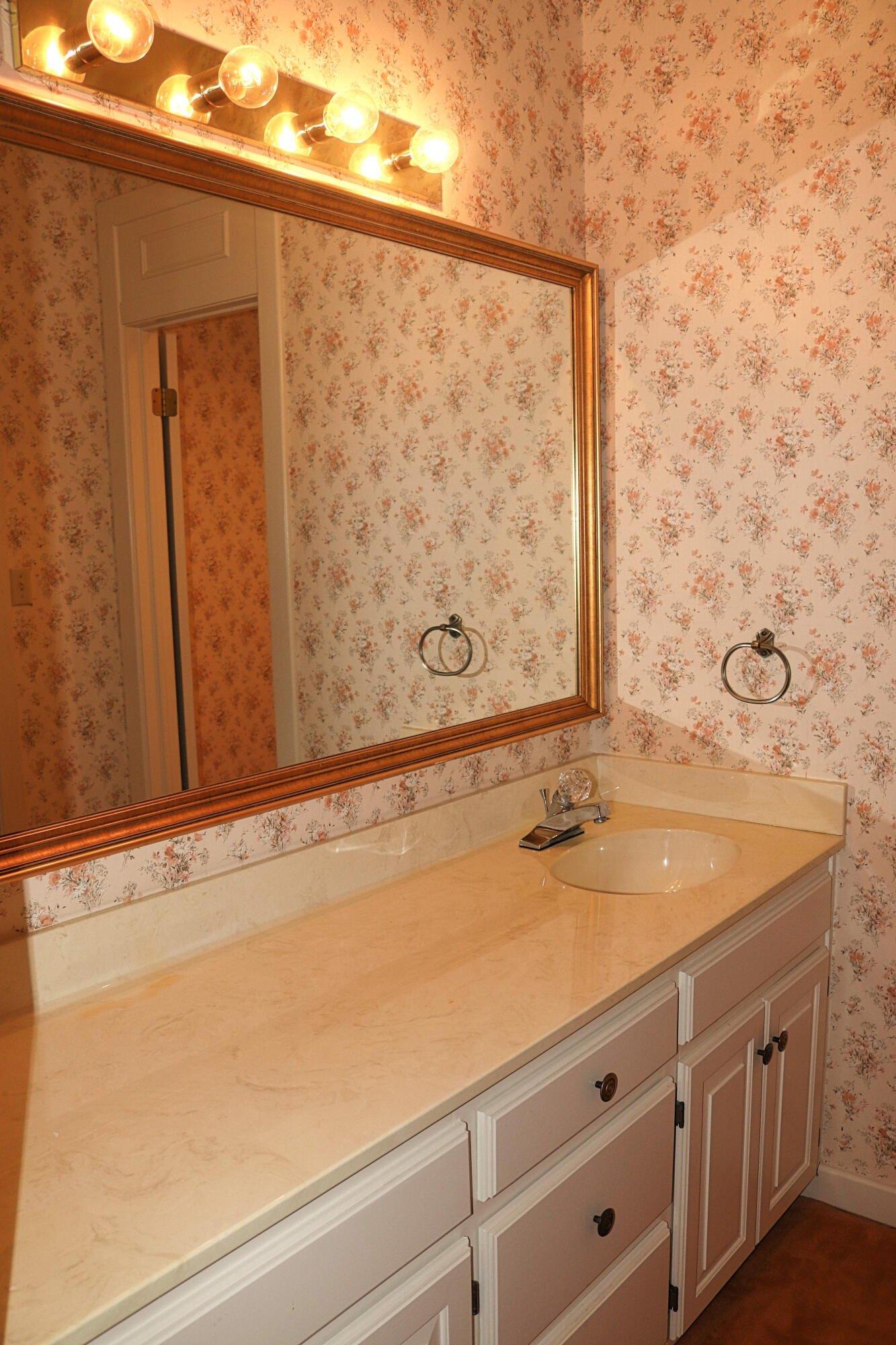 Westridge Sq, Plainview, TX 79072