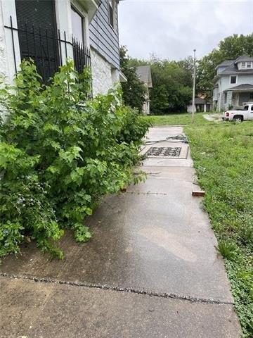 S Benton Ave, Kansas City, MO 64128