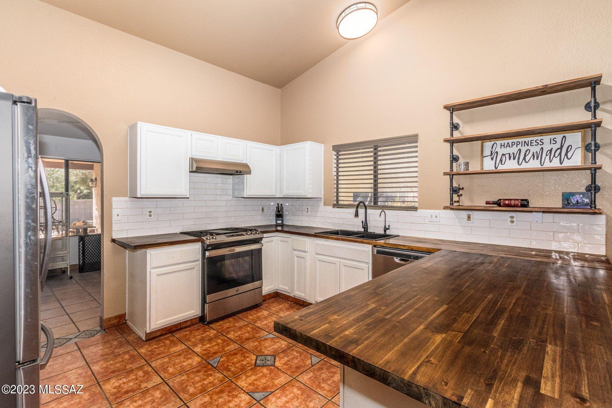 S Lennox Ln, Tucson, AZ 85747