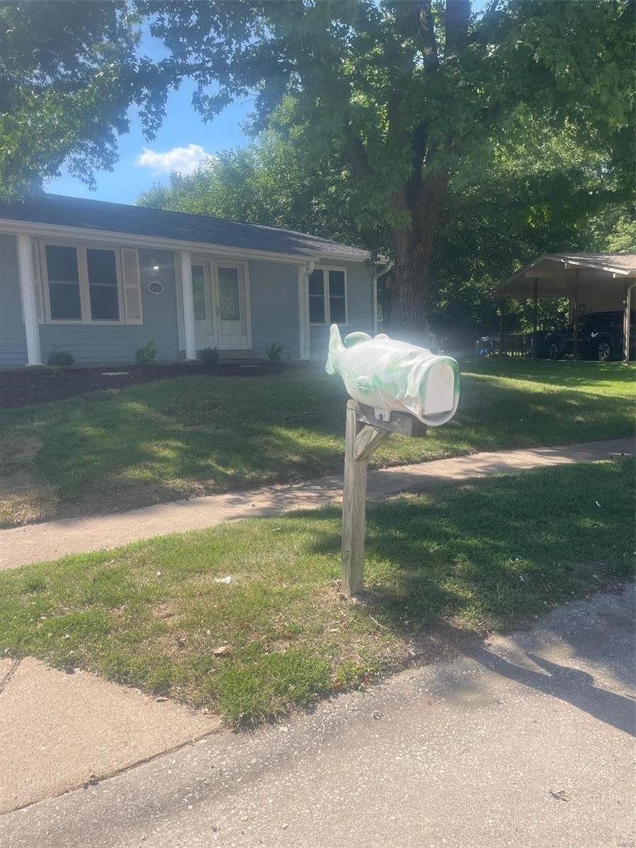 Armada Ct, Florissant, MO 63031