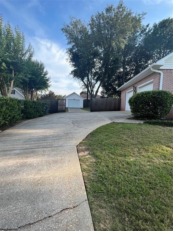 S Oak Ridge Dr, Enterprise, AL 36330