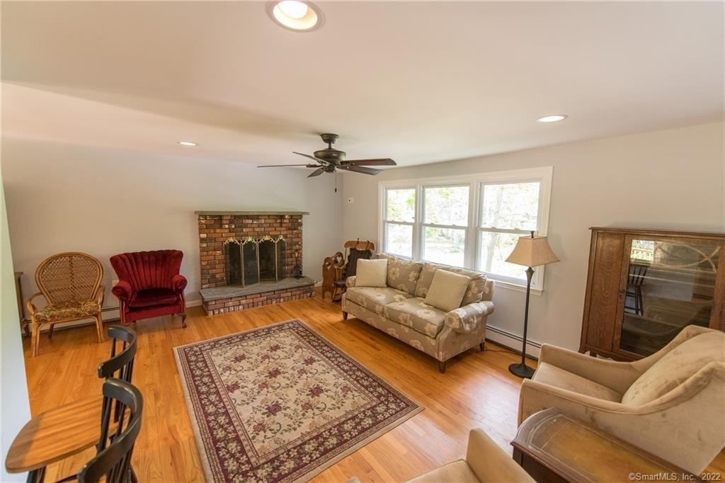 Shadduck Rd, Middlebury, CT 06762