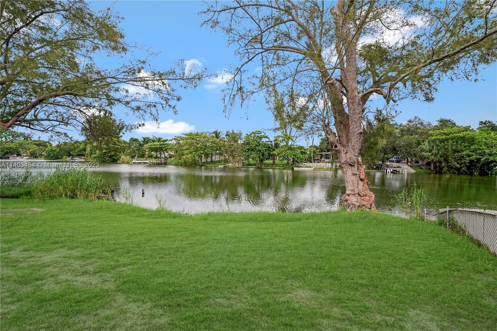 Sw 31st Dr, West Park, FL 33023