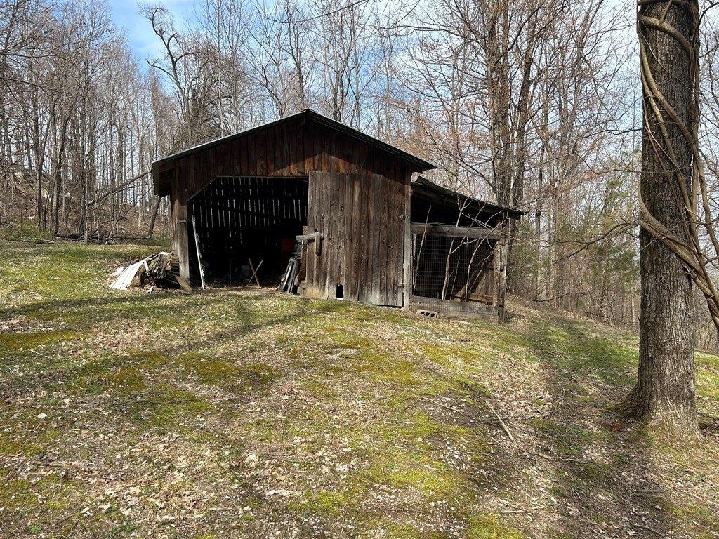 Woody Rd, Byrdstown, TN 38549