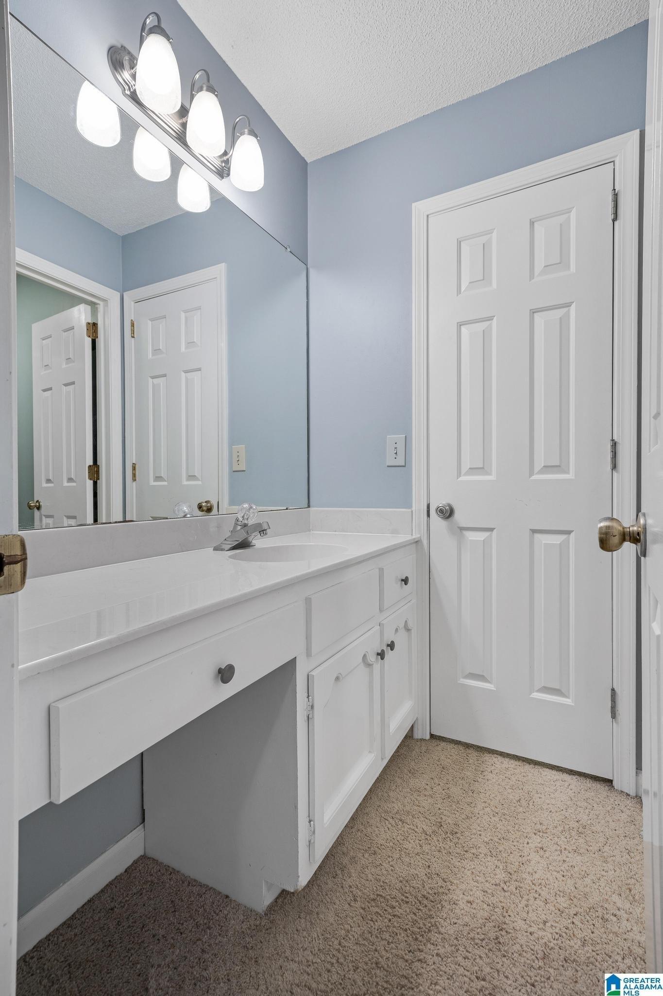 Remington Cir, Hoover, AL 35124