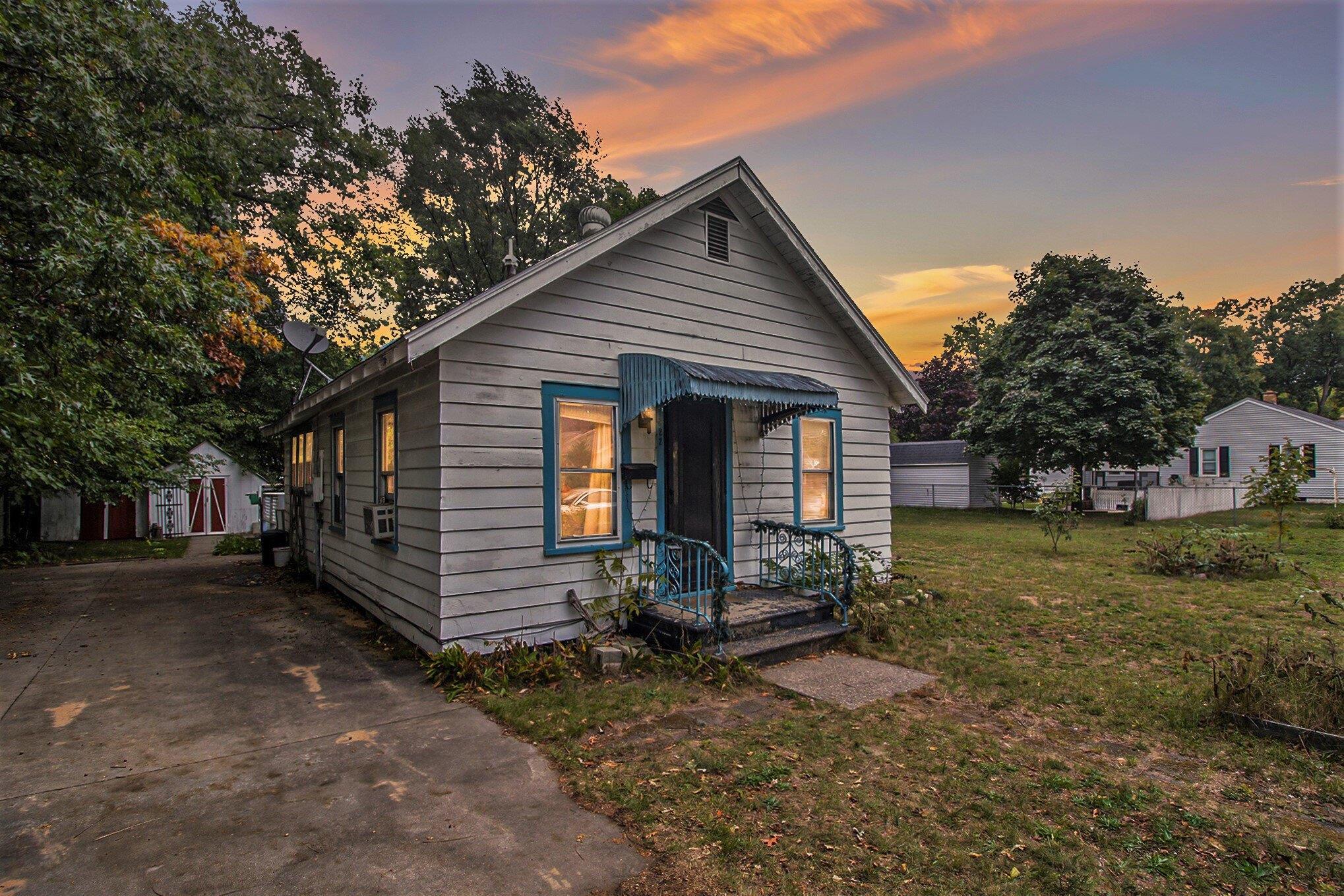 Leonard Ave, Muskegon, MI 49442