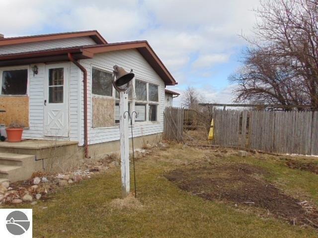 E Saint Charles Rd, Ithaca, MI 48847