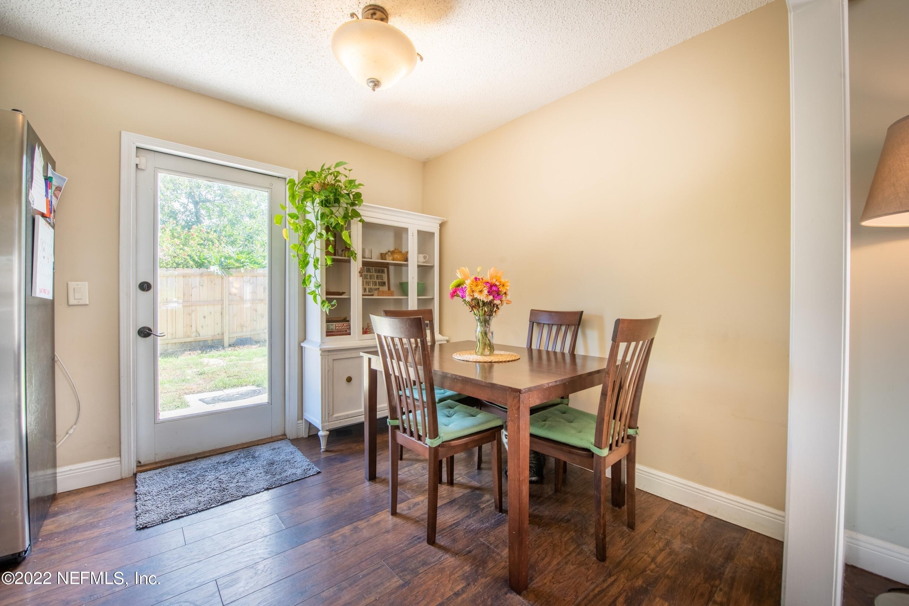 Hickory Hollow Dr N, Jacksonville, FL 32225