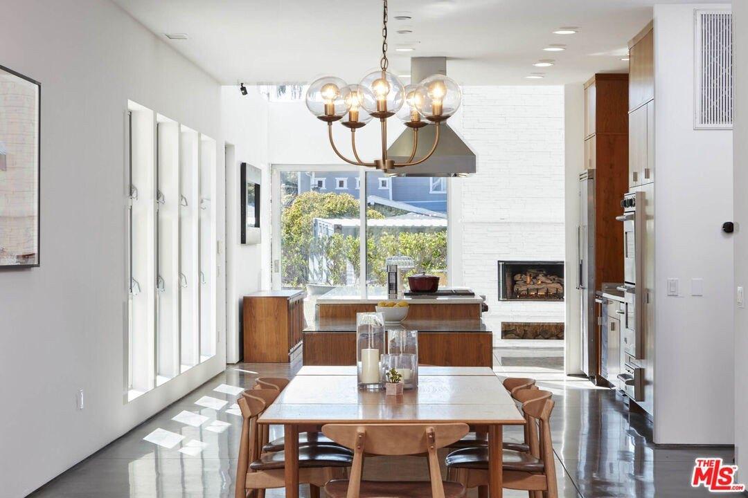 Lindblade Dr, Los Angeles, CA 90066